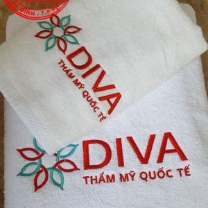 Khăn mặt thêu logo khách sạn thiết kế tinh tế, chất liệu cao cấp.