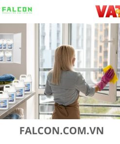 Can nước lau kính khách sạn