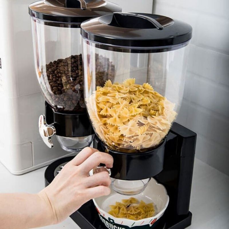 Bình đựng ngũ cốc dung tích lớn tiện lợi, tiết kiệm thời gian phục vụ, giữ không gian buffet luôn sạch sẽ.