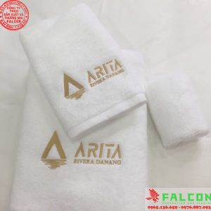 Khăn lau tay khách sạn cotton thêu logo sắc nét, sang trọng.