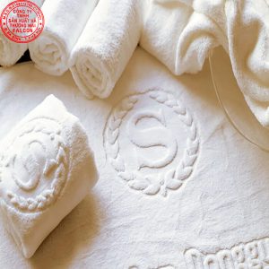 Khăn lau tay khách sạn dệt logo riêng biệt tăng nhận diện thương hiệu.