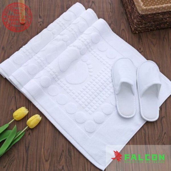 Thảm chân phòng tắm thấm hút tốt, chống trơn trượt hiệu quả.