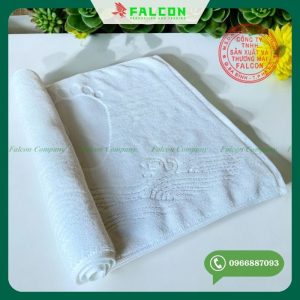 Thảm chân trắng trơn khách sạn