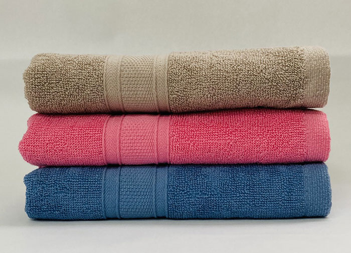 Khăn có nhiều màu sắc giúp khách hàng có thêm nhiều sự lụa chọn.